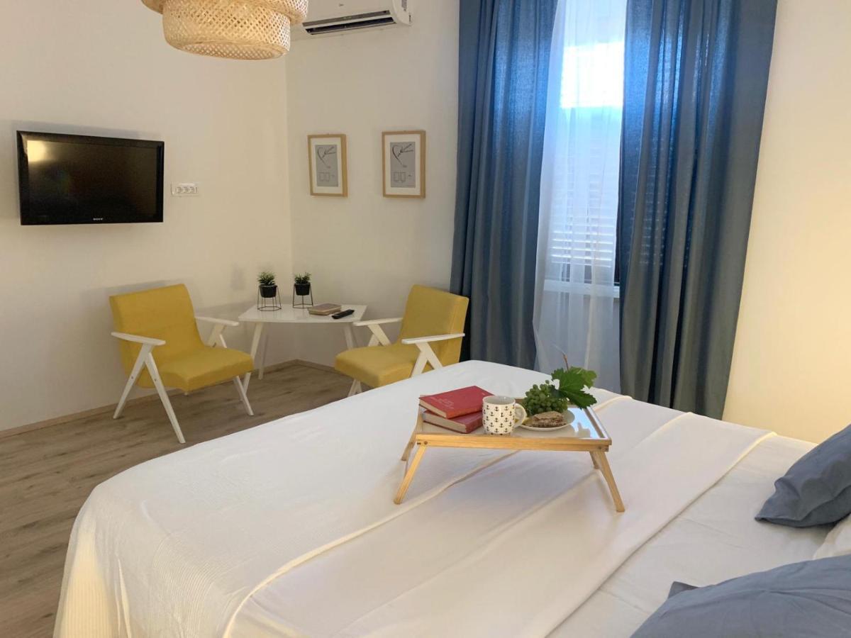 Ra City Garden Suite Pula Bagian luar foto