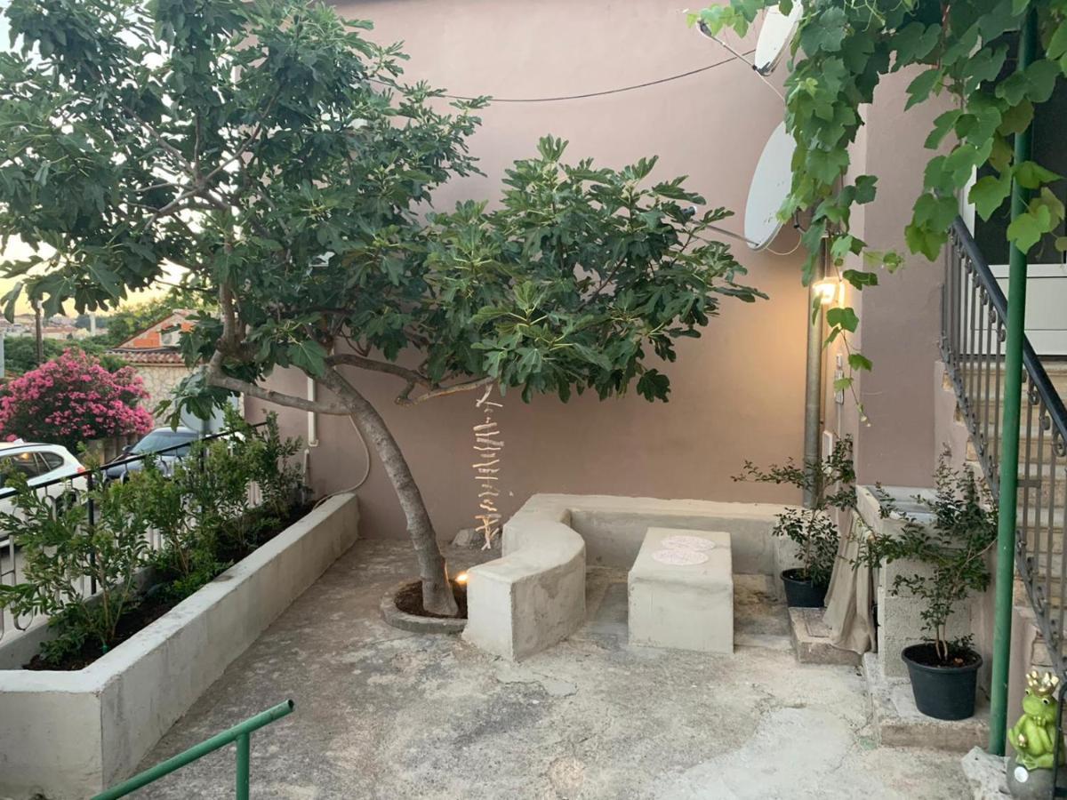 Ra City Garden Suite Pula Bagian luar foto